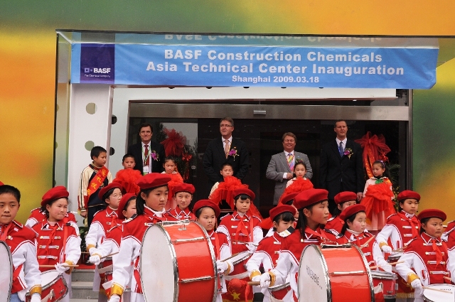 BASF研發中心落成剪彩