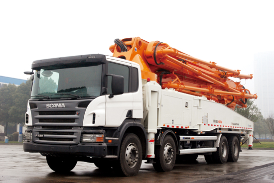 中聯重科52X-6RZ型混凝土泵車。